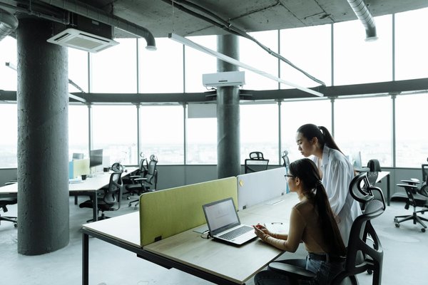 Peut-on vraiment se fier aux avis en ligne pour les services professionnels ?